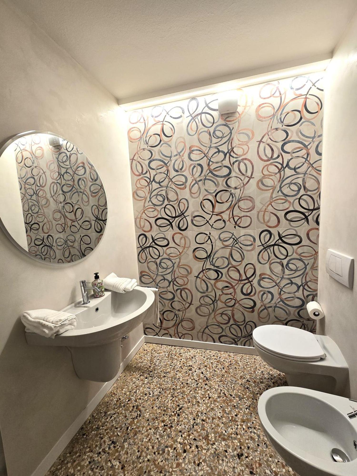 Cozy Studio With Canal View Venesia Bagian luar foto