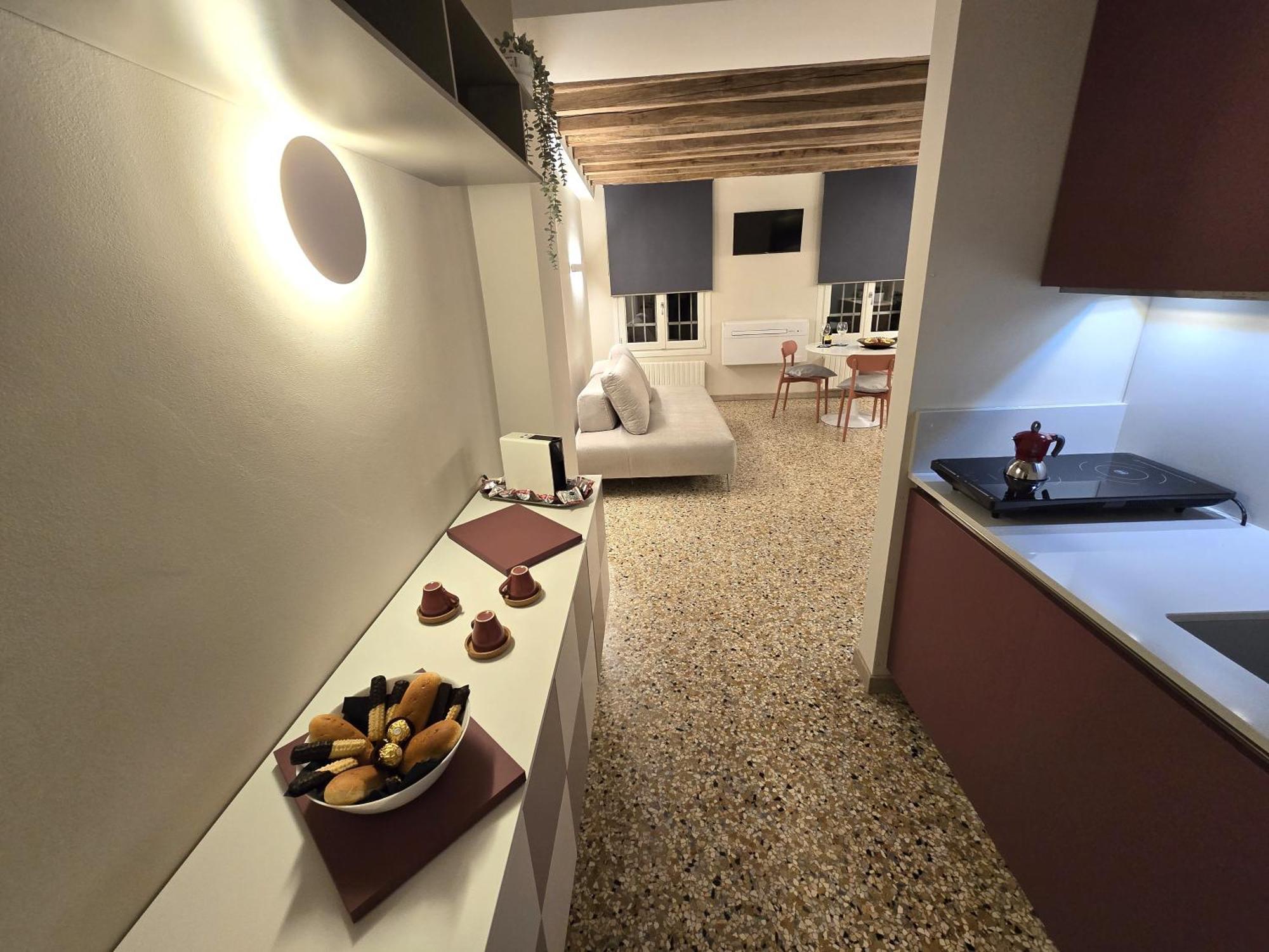 Cozy Studio With Canal View Venesia Bagian luar foto
