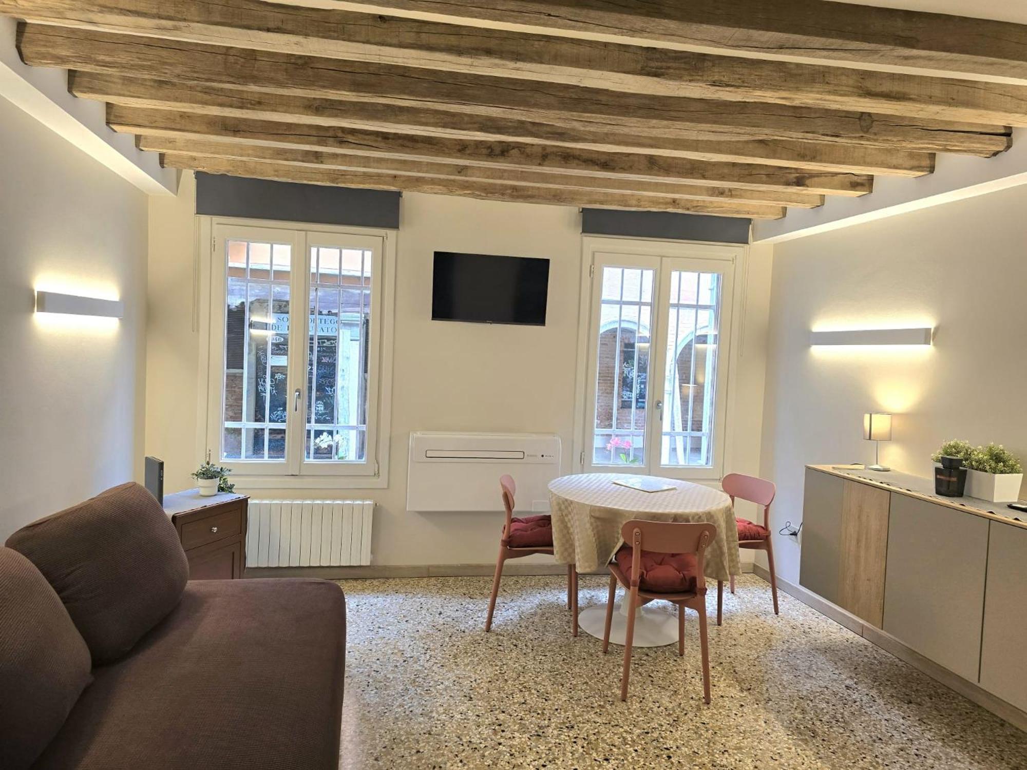 Cozy Studio With Canal View Venesia Bagian luar foto